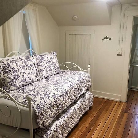 Coastal Cabin - Downtown Historical Log Home أنكوراج المظهر الخارجي الصورة